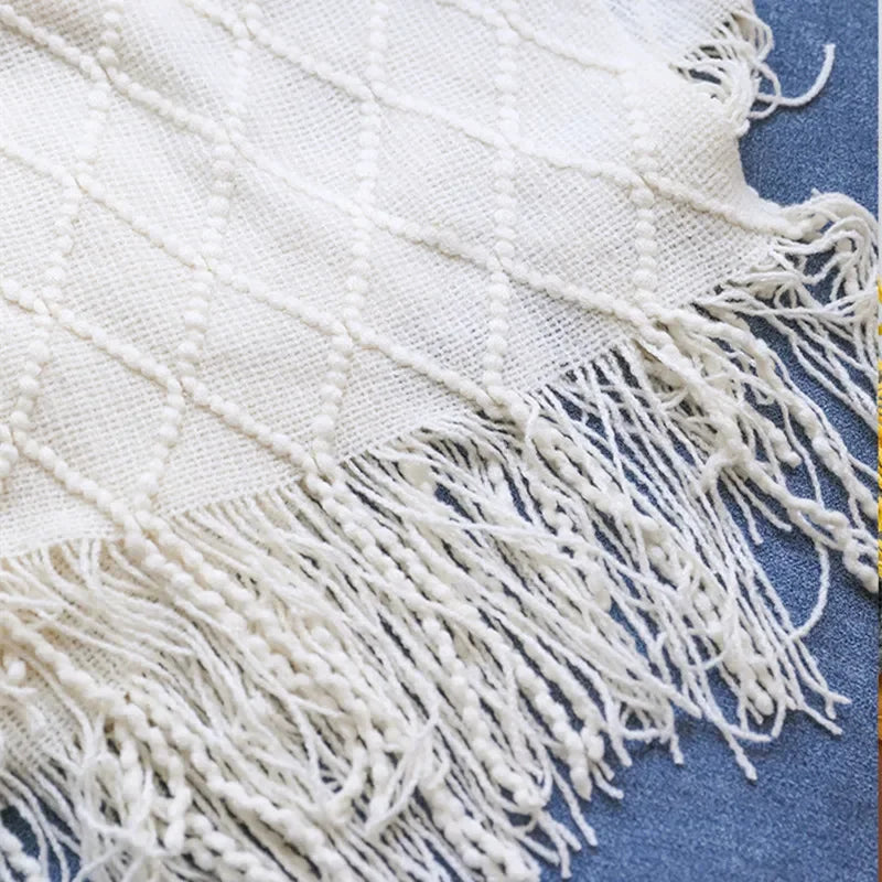 Knitted Throw Blanket with Tassels – Soft and Stylish Nordic Home Décor